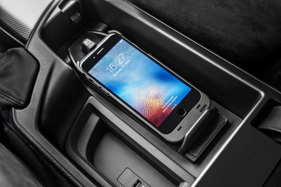 Детали интерьера BMW M240i xDrive Coupe 2017 года  (WW) (фото 38 из 116)